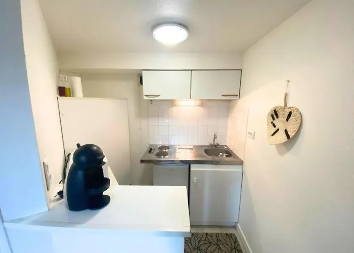 Le Sainte-croix - Centre - La Conciergerie. * Poitiers